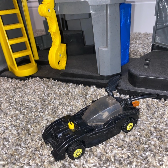 Imaginex- “Batman Lair” and Batmobile Playset - Picture 6 of 7